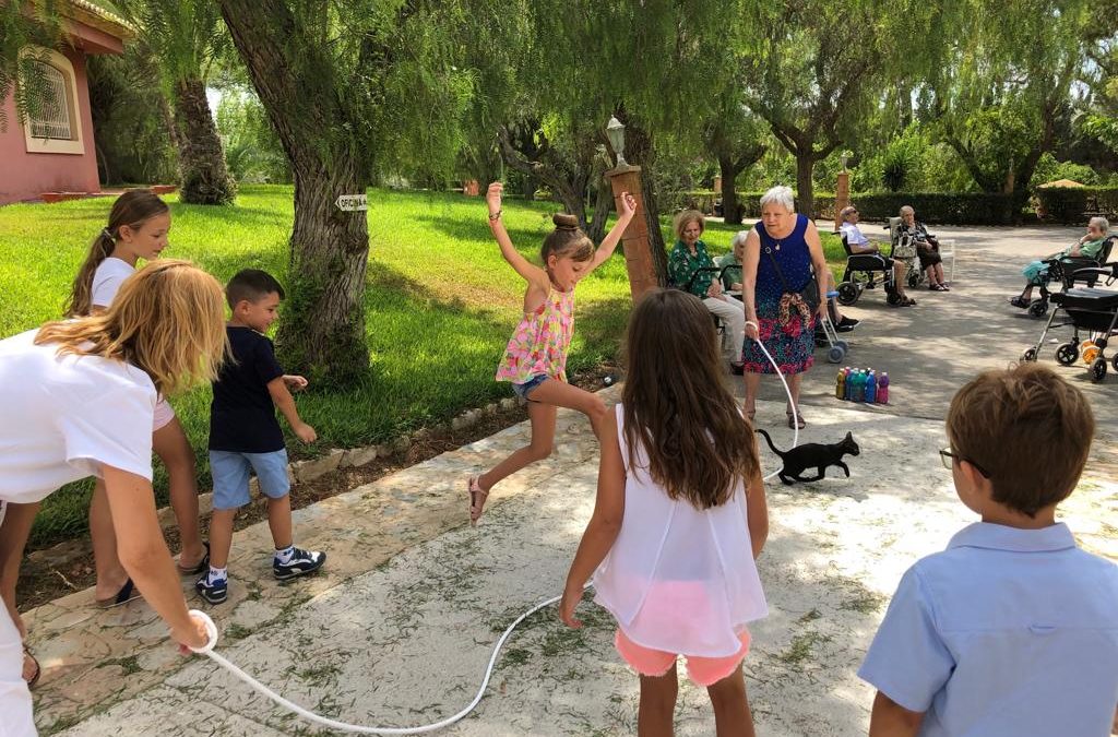 Experiencias intergeneracionales en El Paular: jugar no tiene edad.